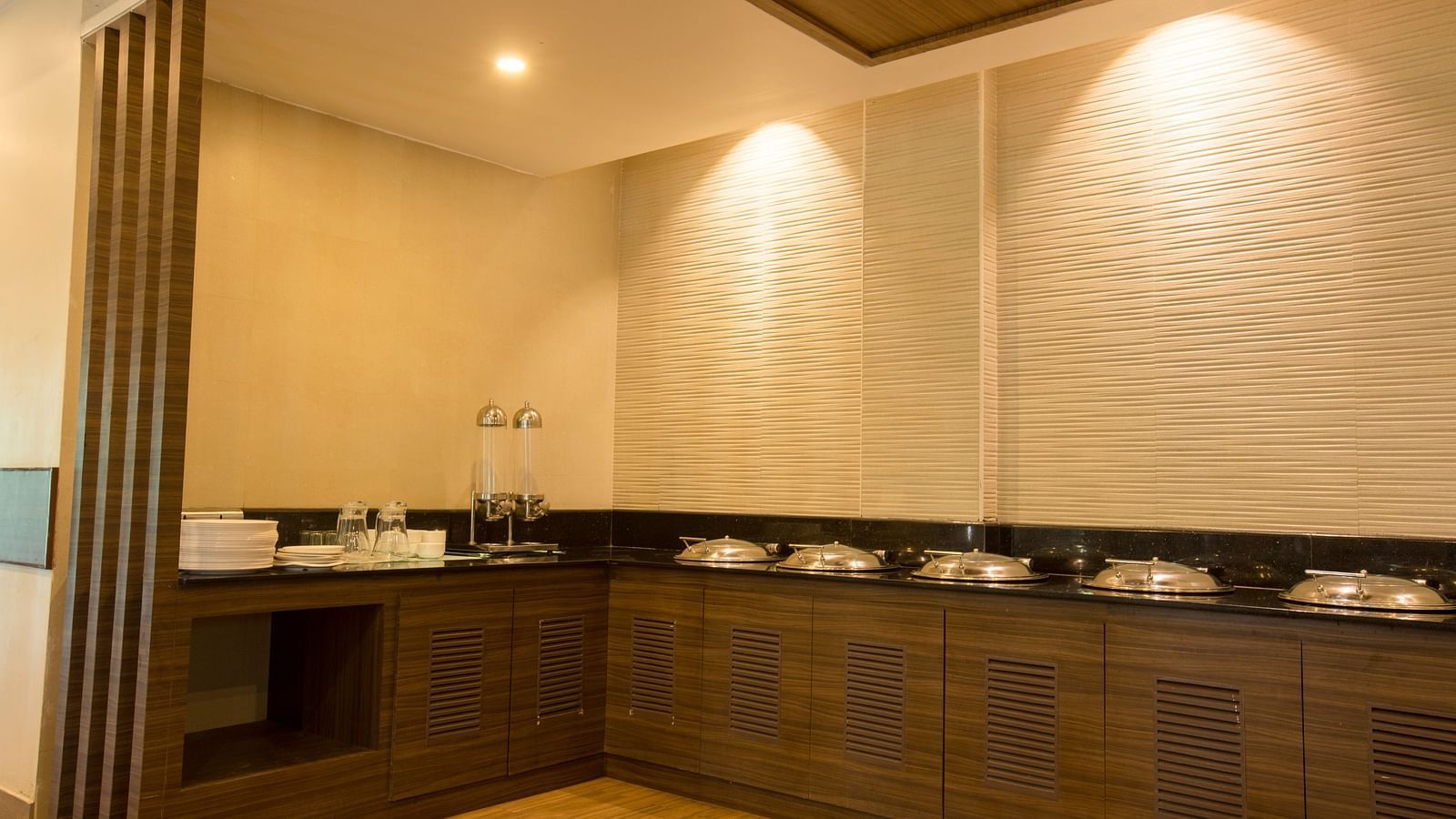 Restaurant buffet counter