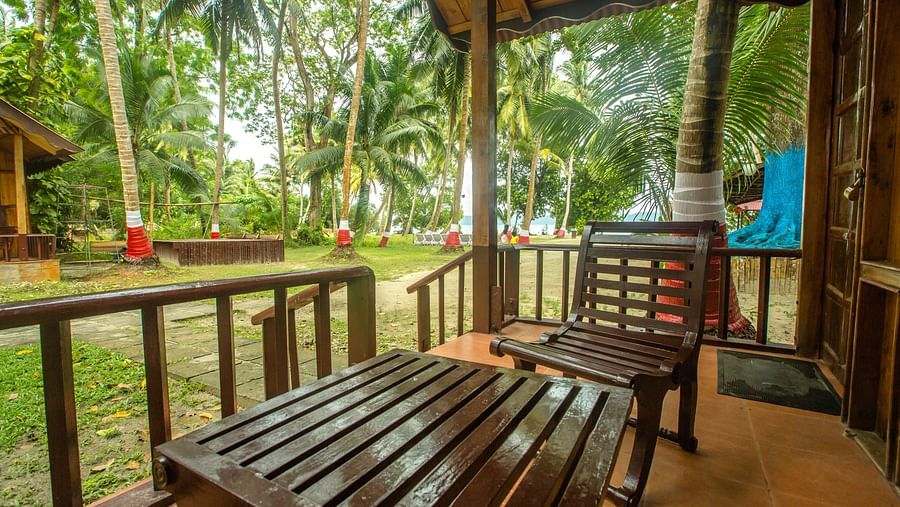 patio furniture in Lagoon Suite 10