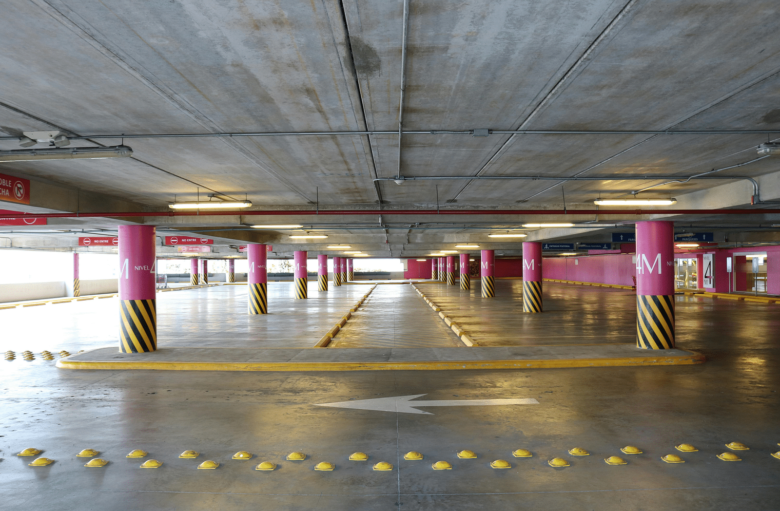 image of a spacious parking lot with guiding arrows printed on the ground