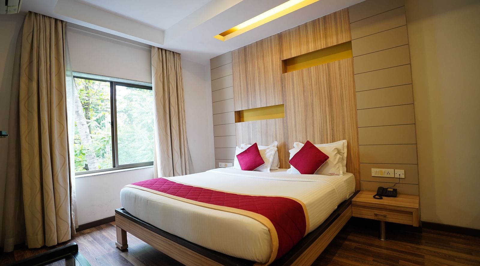 an image of an executive deluxe room with a king size bed 
