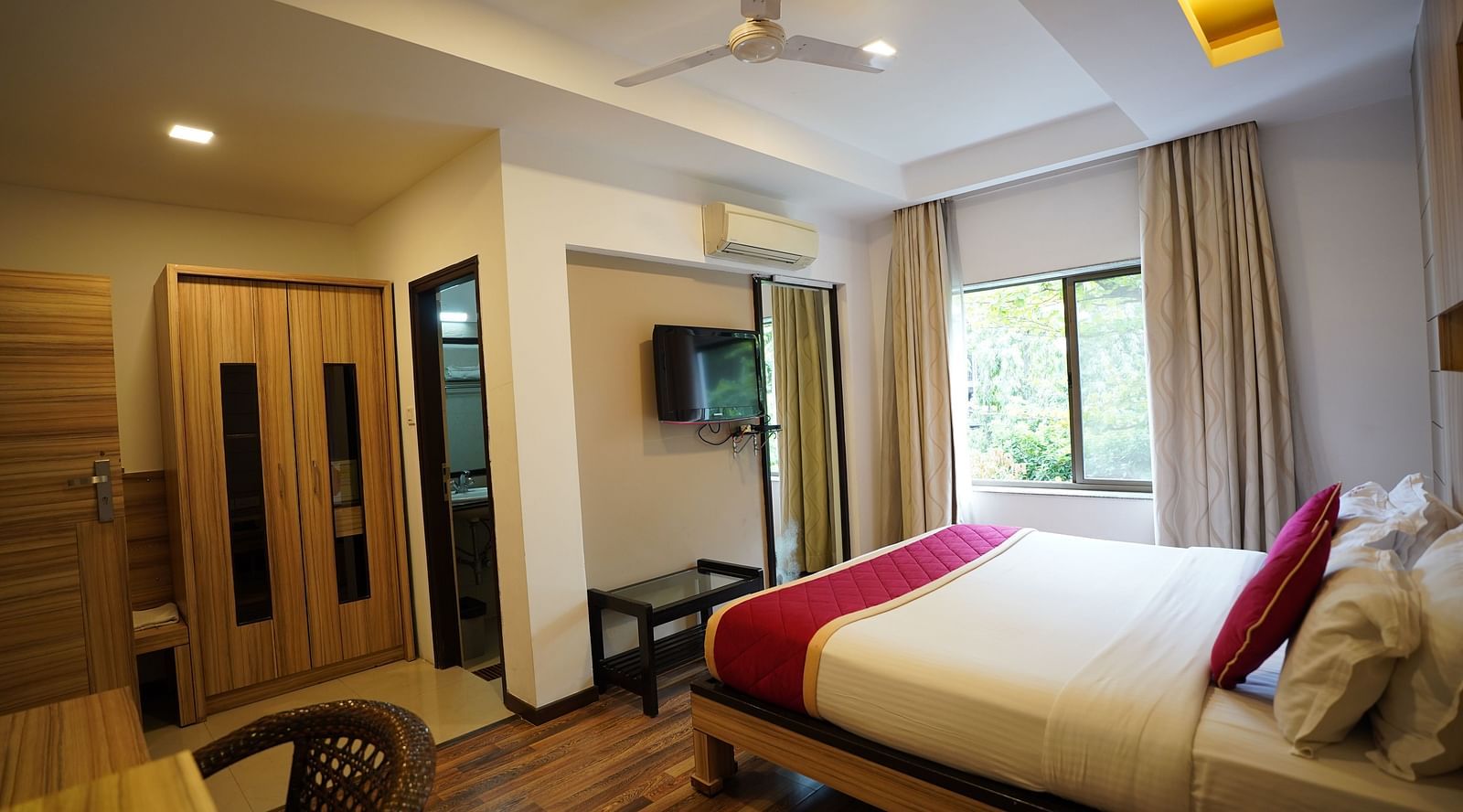 an image of a executive deluxe room with a cupboard 