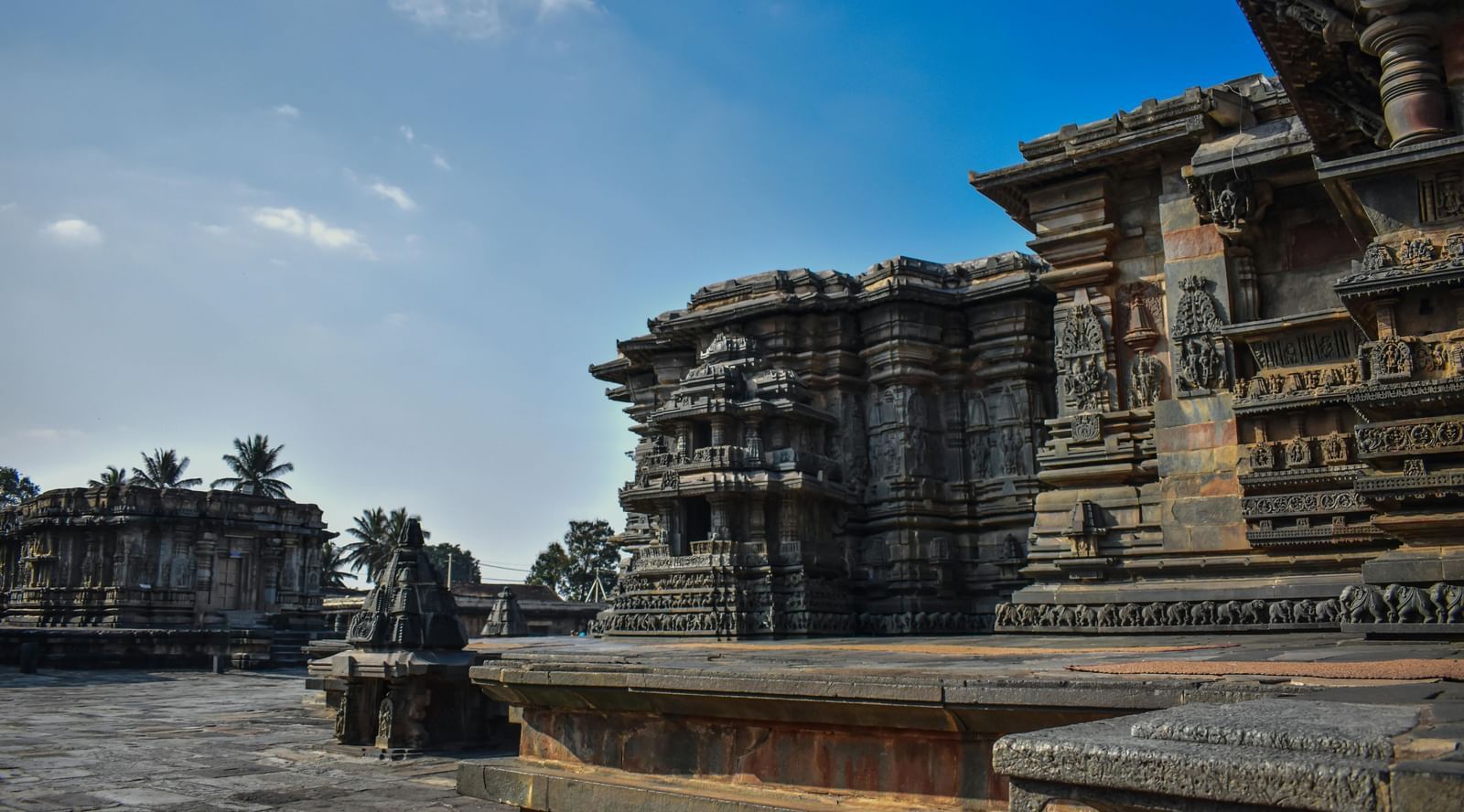 image of Chennakeshava temple with a backdrop of a clear blue sky