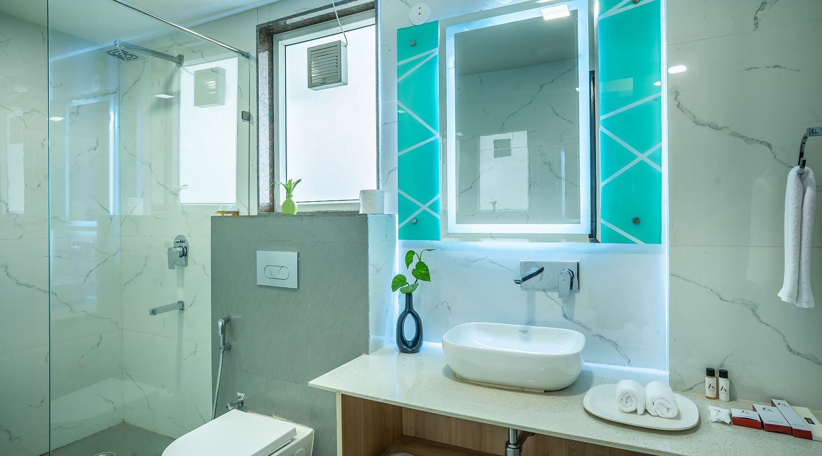 An image of a bathroom |  Inde Hotel Golf Course Extension