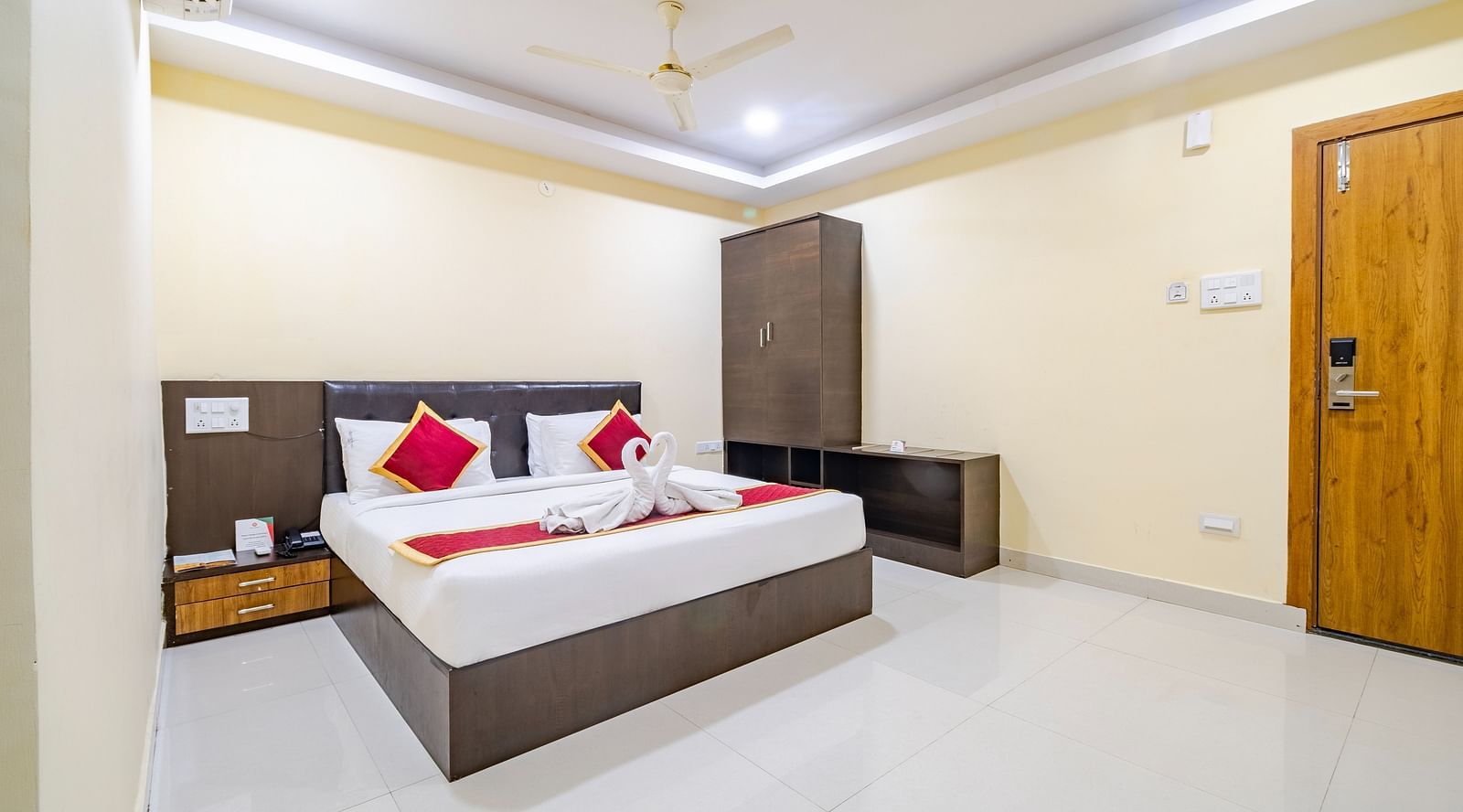 Executive room view with corner wardrobe at Lemonridge Hotels