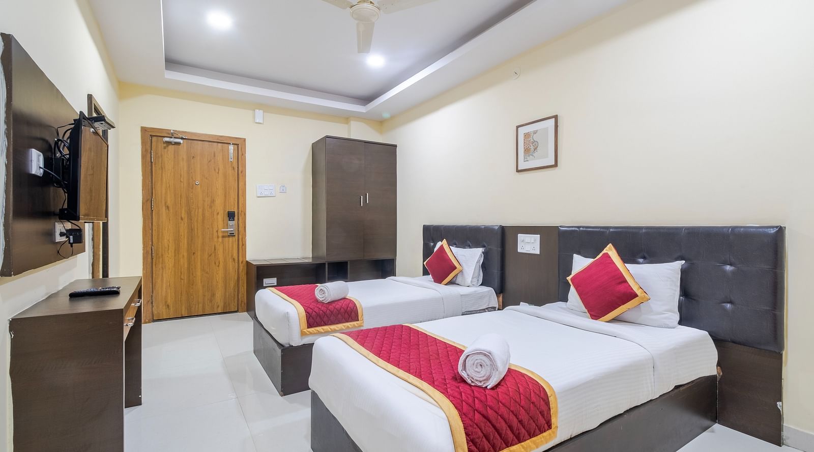 Premium room with two cosy beds and wall-mounted TV at Lemonridge Hotels