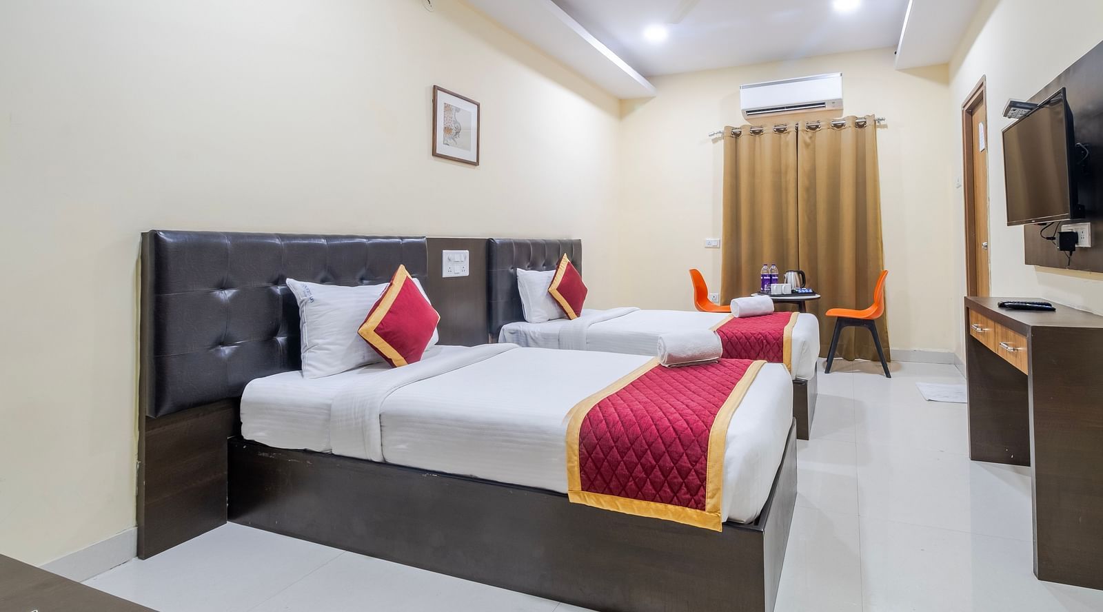 Premium room with two cosy beds and wall-mounted TV at Lemonridge Hotels
