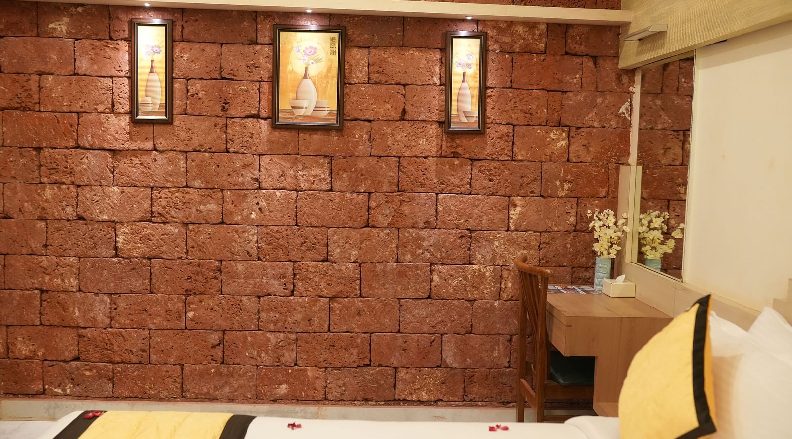 Deluxe Room8