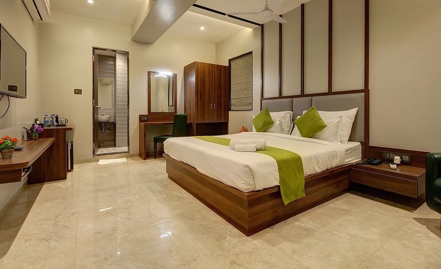 alt-text Far out view of the double bed inside Luxury Suite - Fortune House, Magarpatta