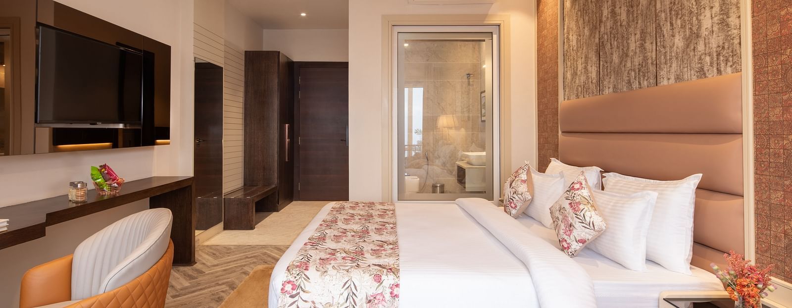 Superior room at Leisure hotel with double bed and TV at Mountoria Retreat, Naukuchiatal