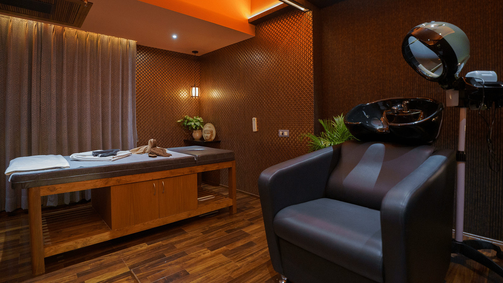 Image of spa equipment and a couch at Coral Reef Hotel & Spa in Port Blair
