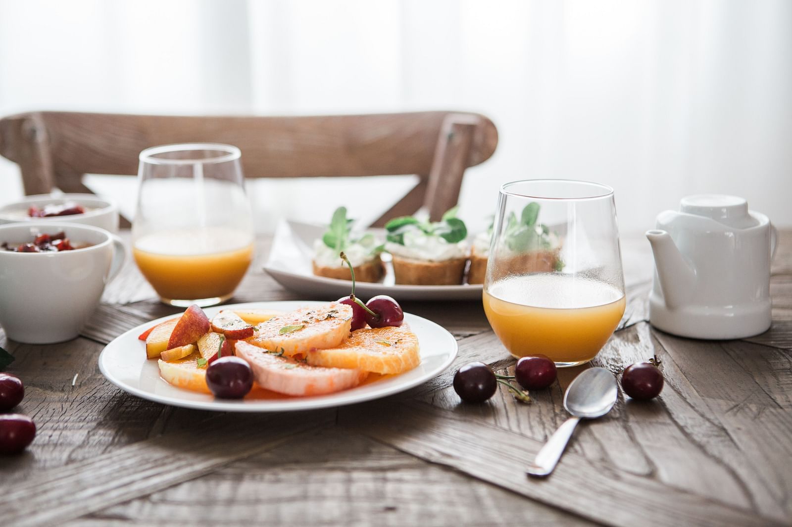 salad served along with fruit juice