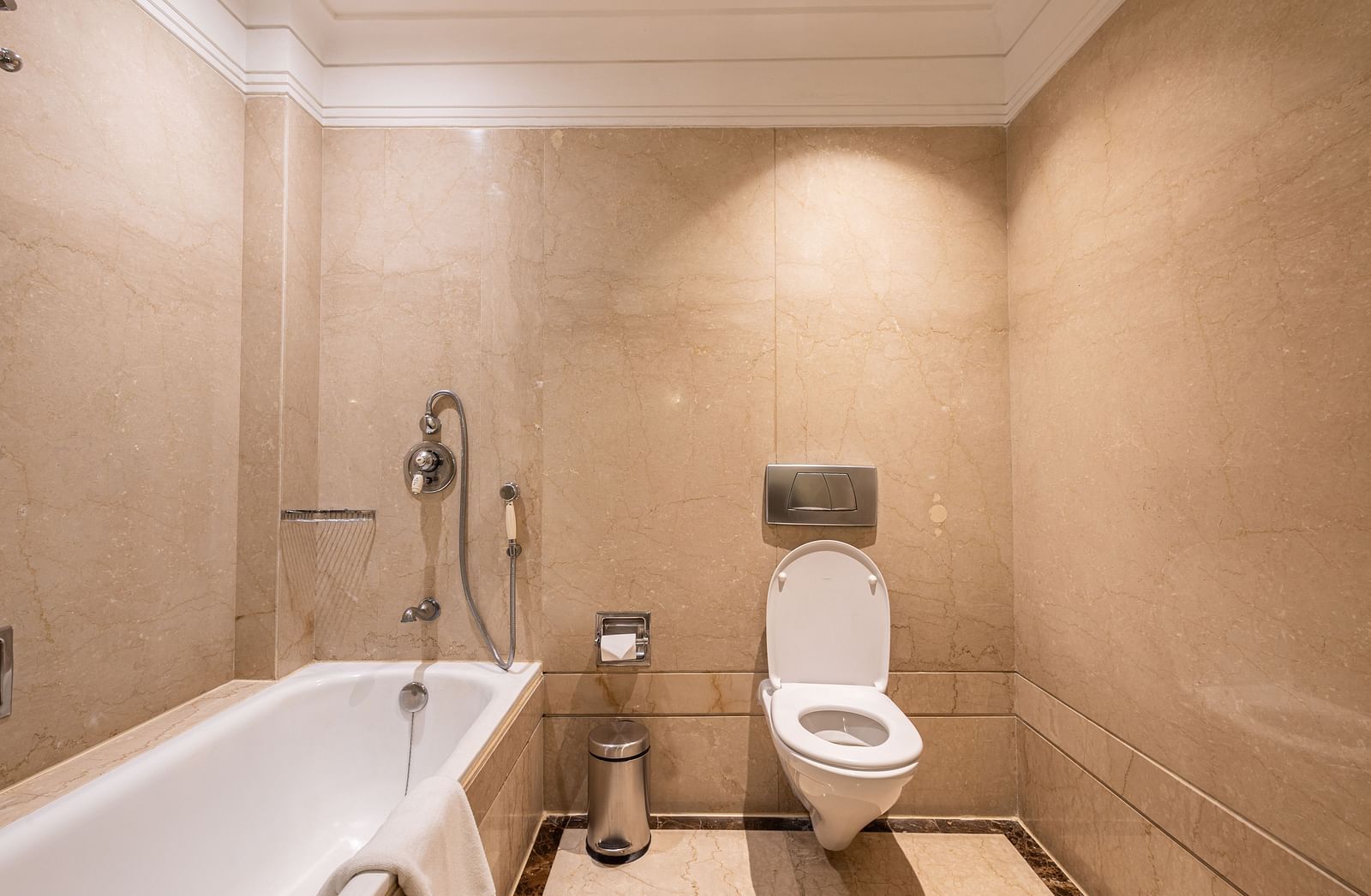 Washroom of the Grand Luxury Twin Bed Room at The Claridges New Delhi, featuring a luxurious bathtub beside