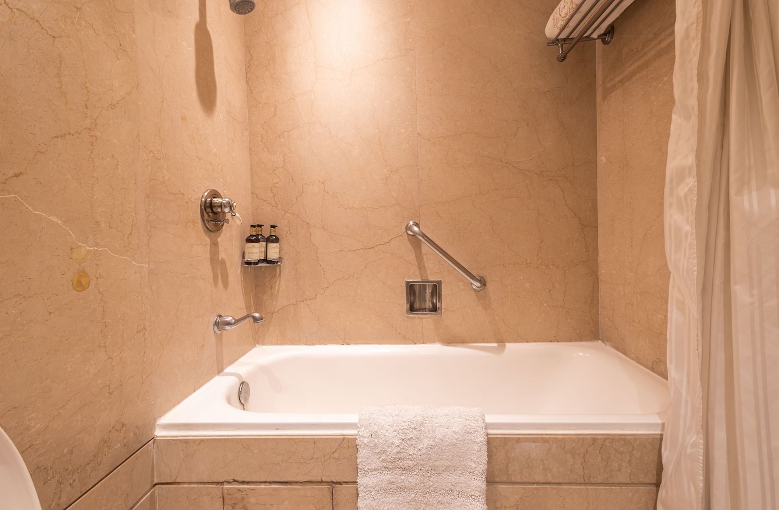 image of the bathtub at the heritage terrace room - image of a spacious and an elegant bedroom of the heritage terrace room - The Claridges New Delhi