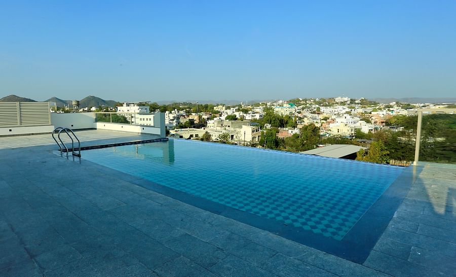 the swimming pool at the terrace of the hotel in Udaipur - Hotel Bawa, Udaipur