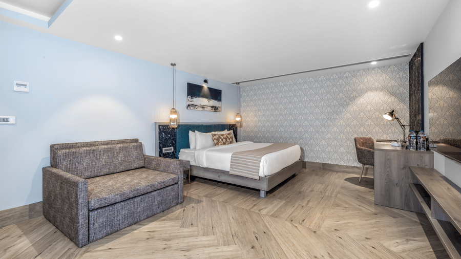 Bed & Sofa  Juniour Suite with bathtub