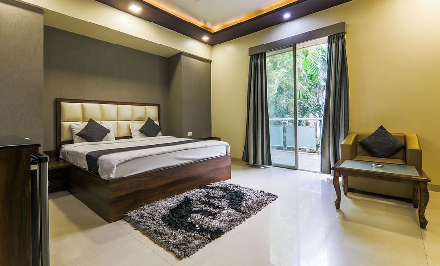 alt-text Deluxe Room With Balcony
