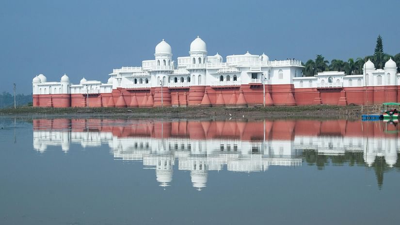 a monument behind a lake 