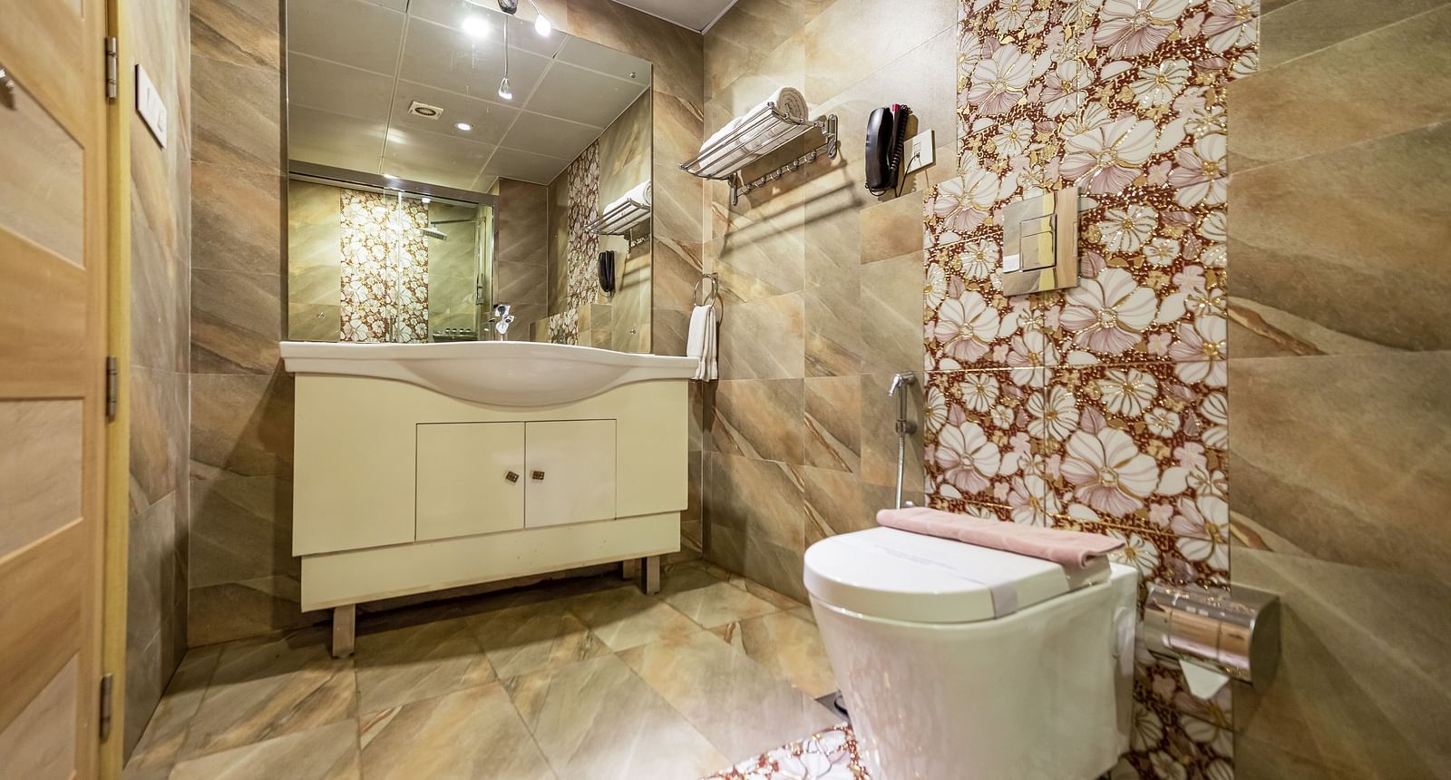 Honeymoon Suite at Parakkat Nature Hotel and Resorts, Munnar 3
