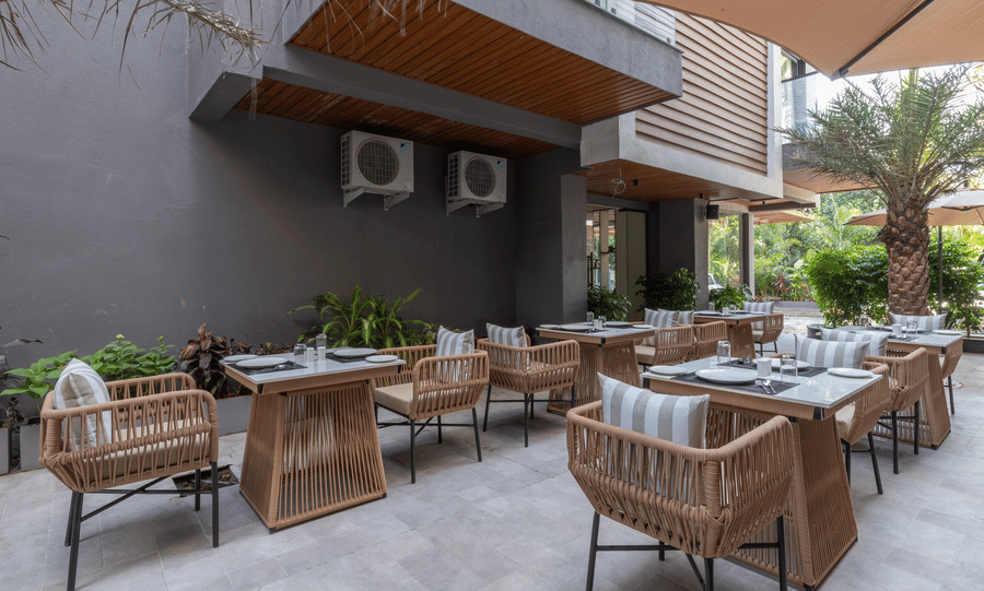 8.Courtyard Cafe