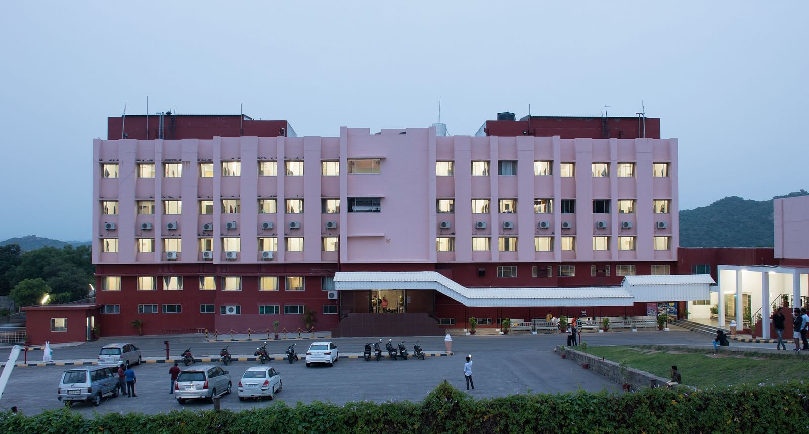 Economy hotels in hyderabad - Sahara shared accommudation Ramoji film city