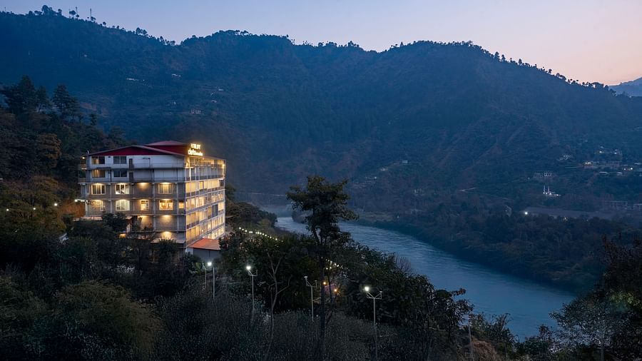 Picture featuring the facade image of SPT Clarks Inn Suites, Mandi