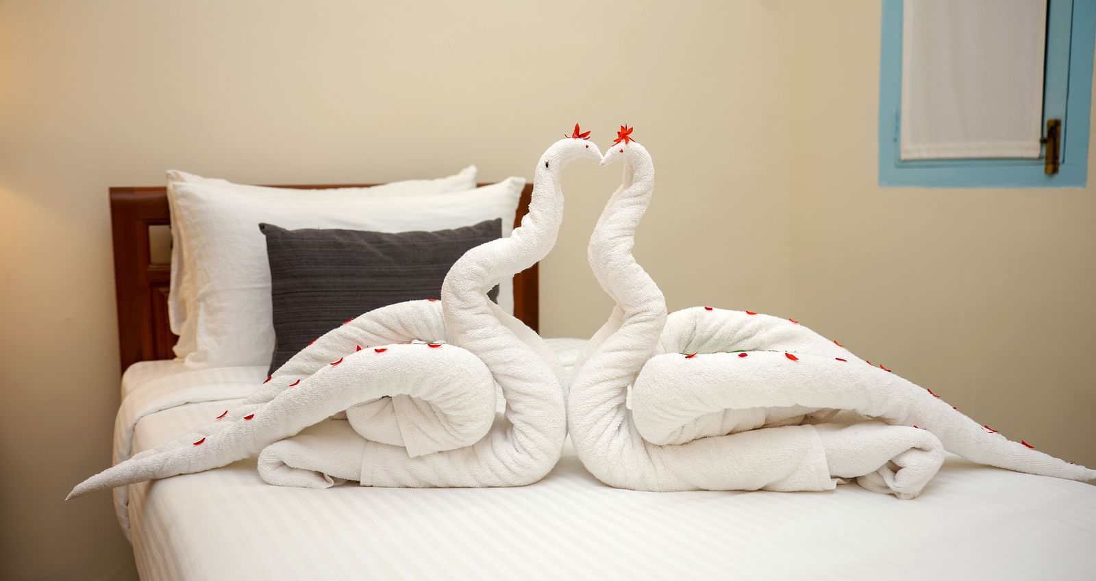 Towels made into two swans to decorate a bed | Mango Hill La Serene, Pondicherry