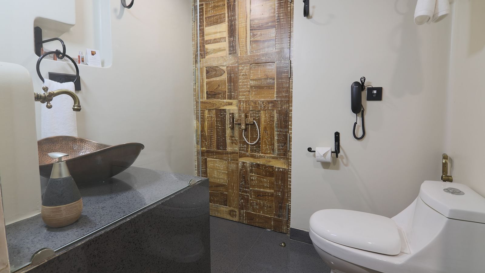 Image of tidy Wash Room at 3102bce