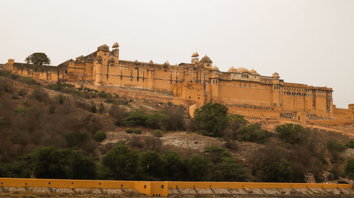 Wide and scenic view of the expansive fortress complex of Amer Fort.