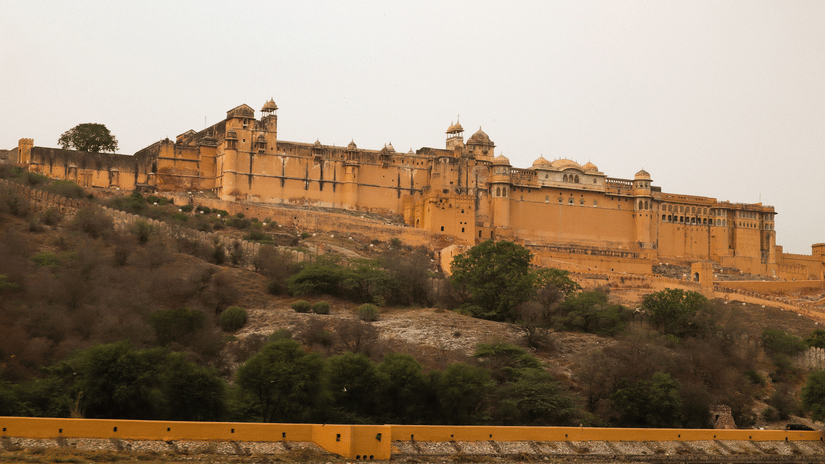 Wide and scenic view of the expansive fortress complex of Amer Fort.