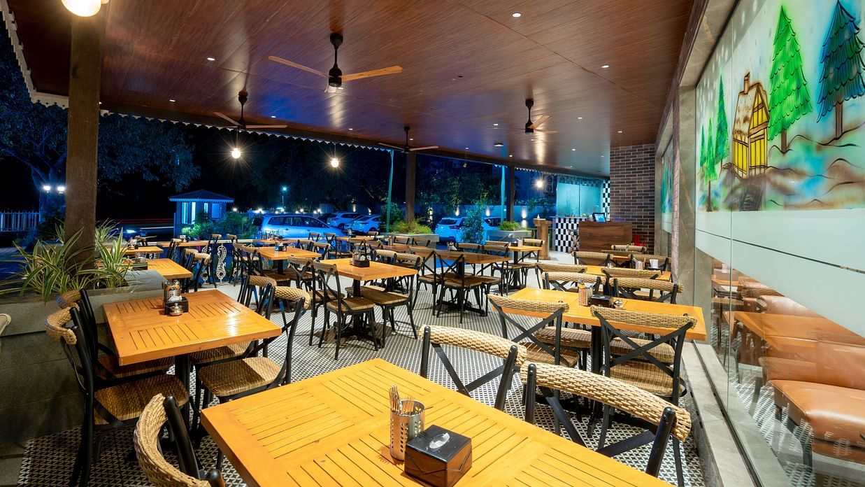 tables at Cafe Vindhyas 2