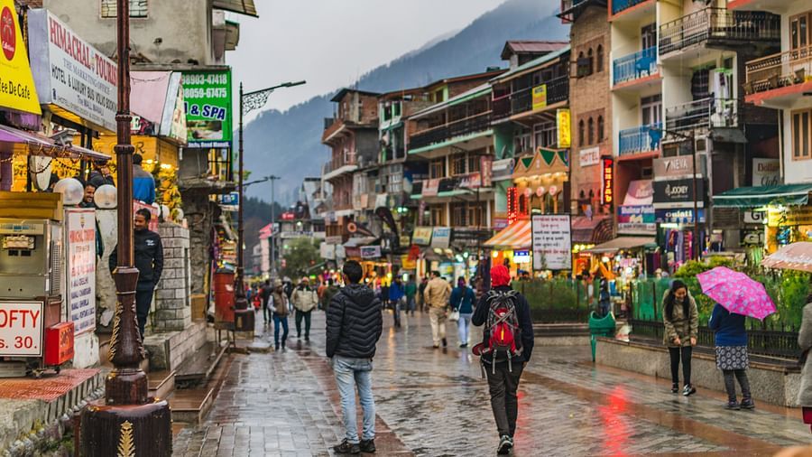 The mall road bustling with people -  The Orchid Manali