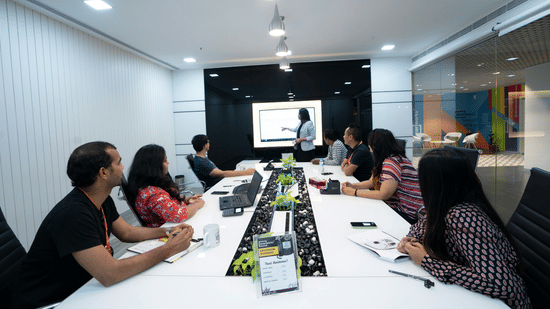 smartworks-coworking-Uz8THWPXwhI-unsplash