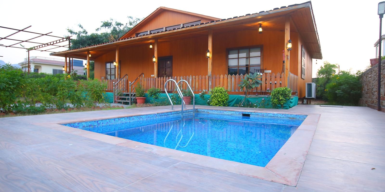 Outdoor swimming pool in front of the villa, with an open top to the clear sky