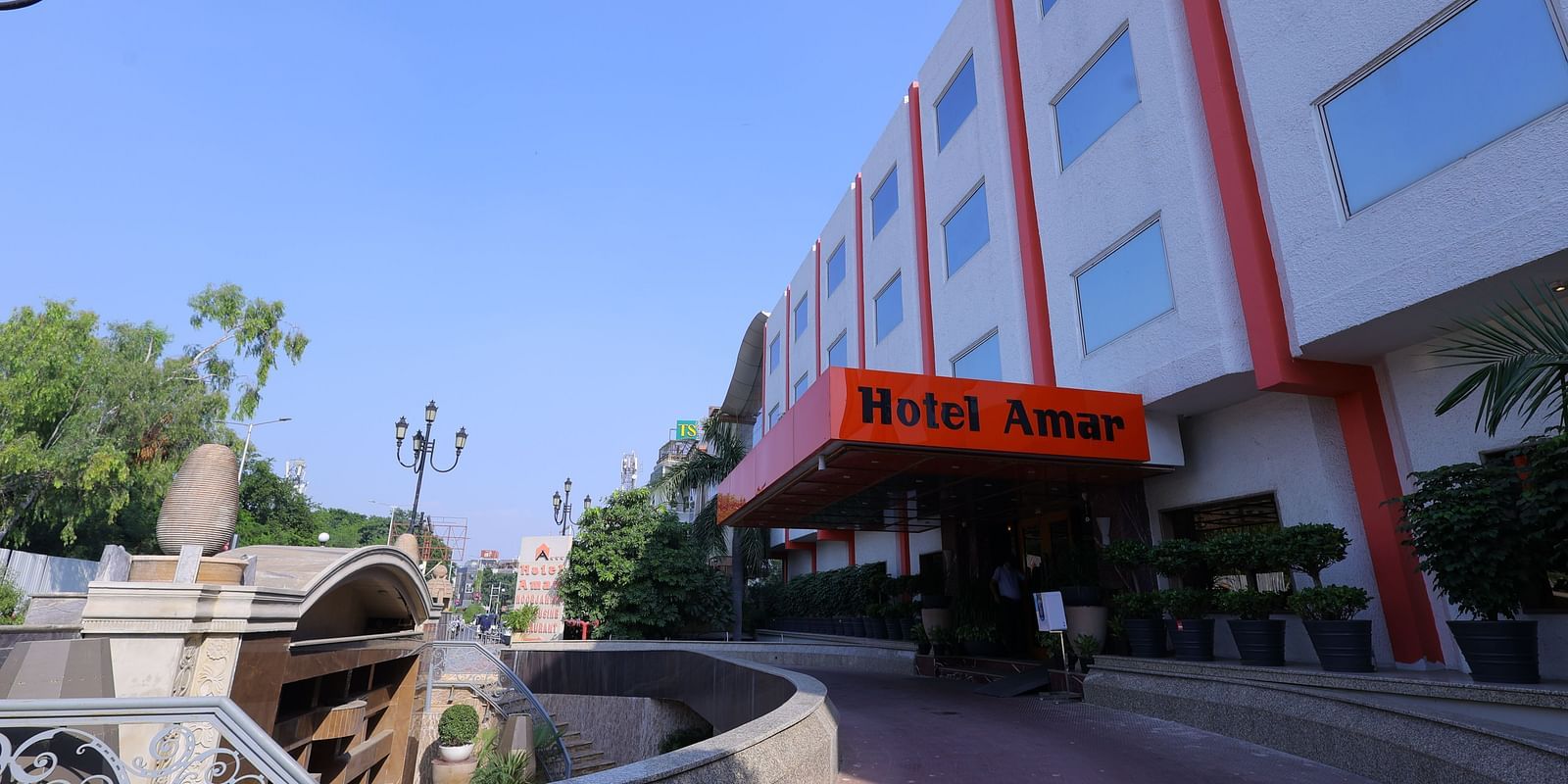 Image of exterior of a hotel building with Hotel Amar written on it