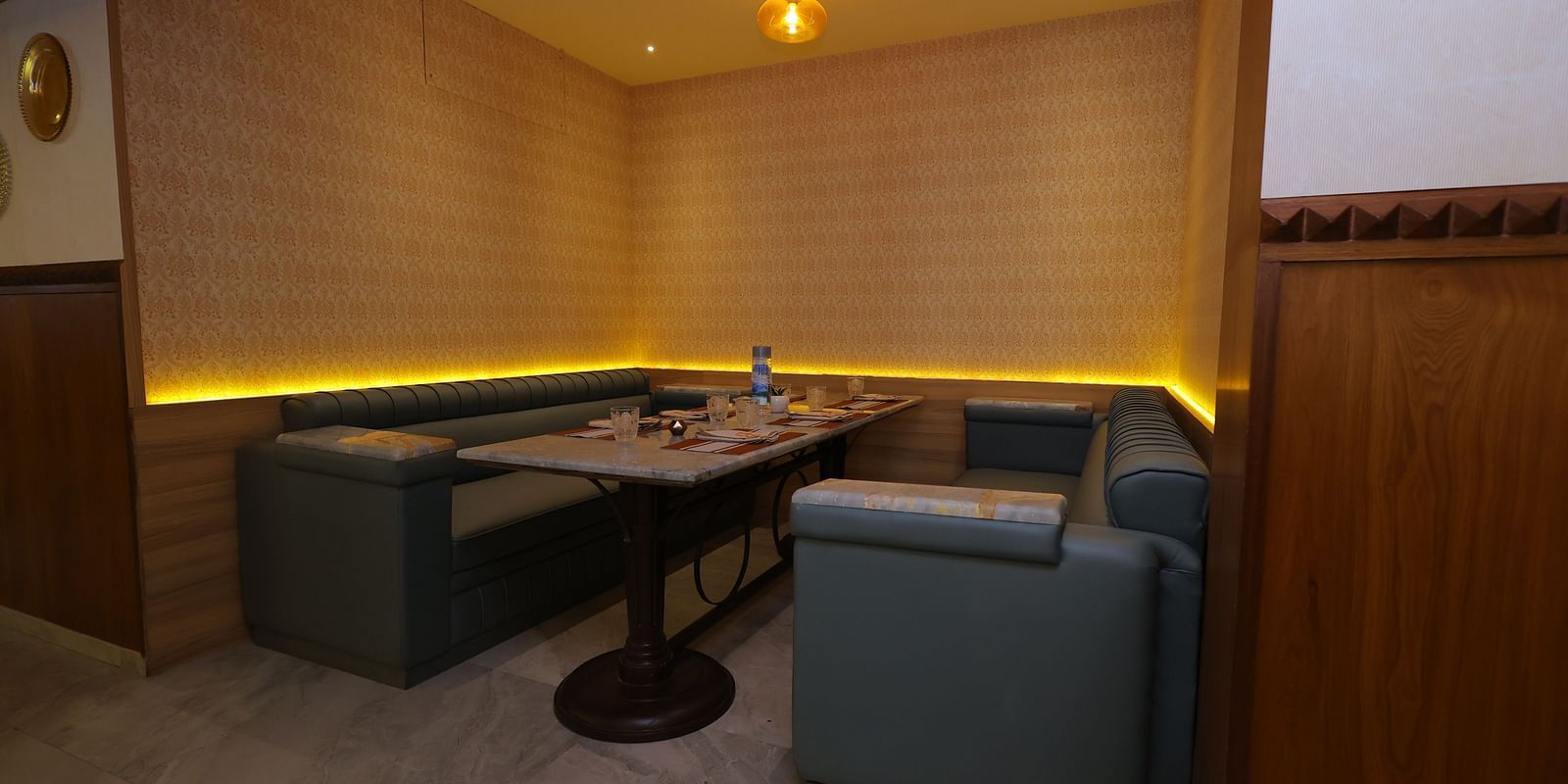 Image of Anam restaurant of Hotel Amar with sofas and tables arranged 