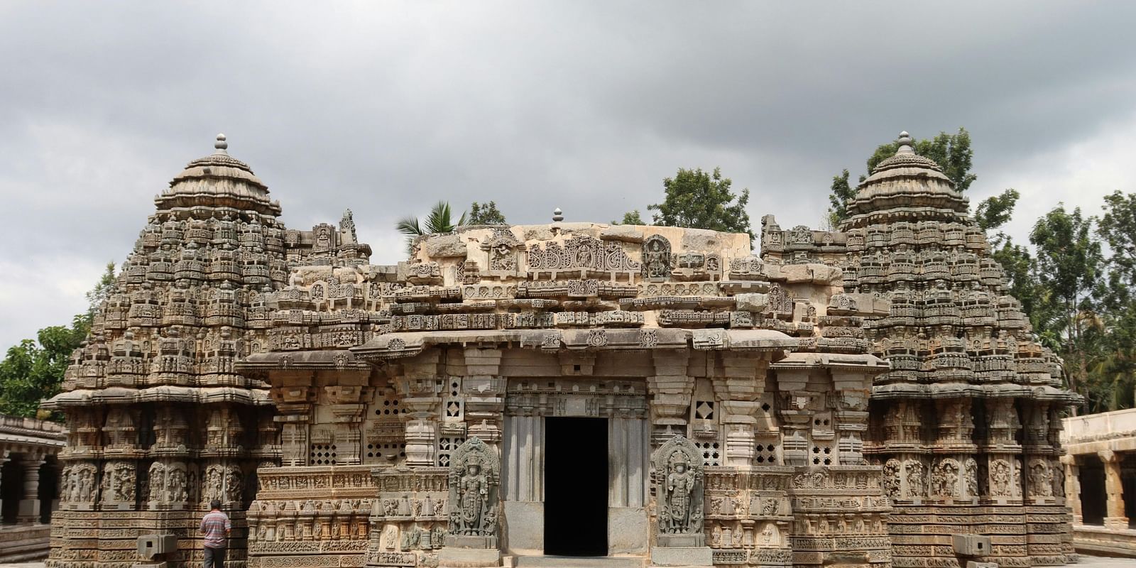 An image of Chennakesava Temple which showcases a magnificent architecture that attracts visitors across the world