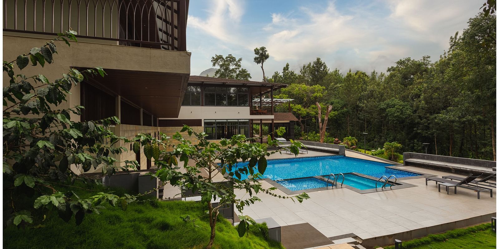 corner view of the iproperty showing pool and buildinf