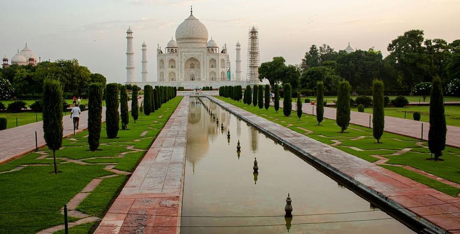 alt-text A scenic view of Taj Mahal, Agra