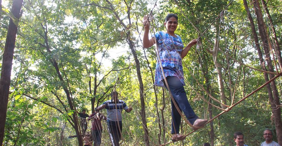 alt-text Burma Bridge - Durshet 1