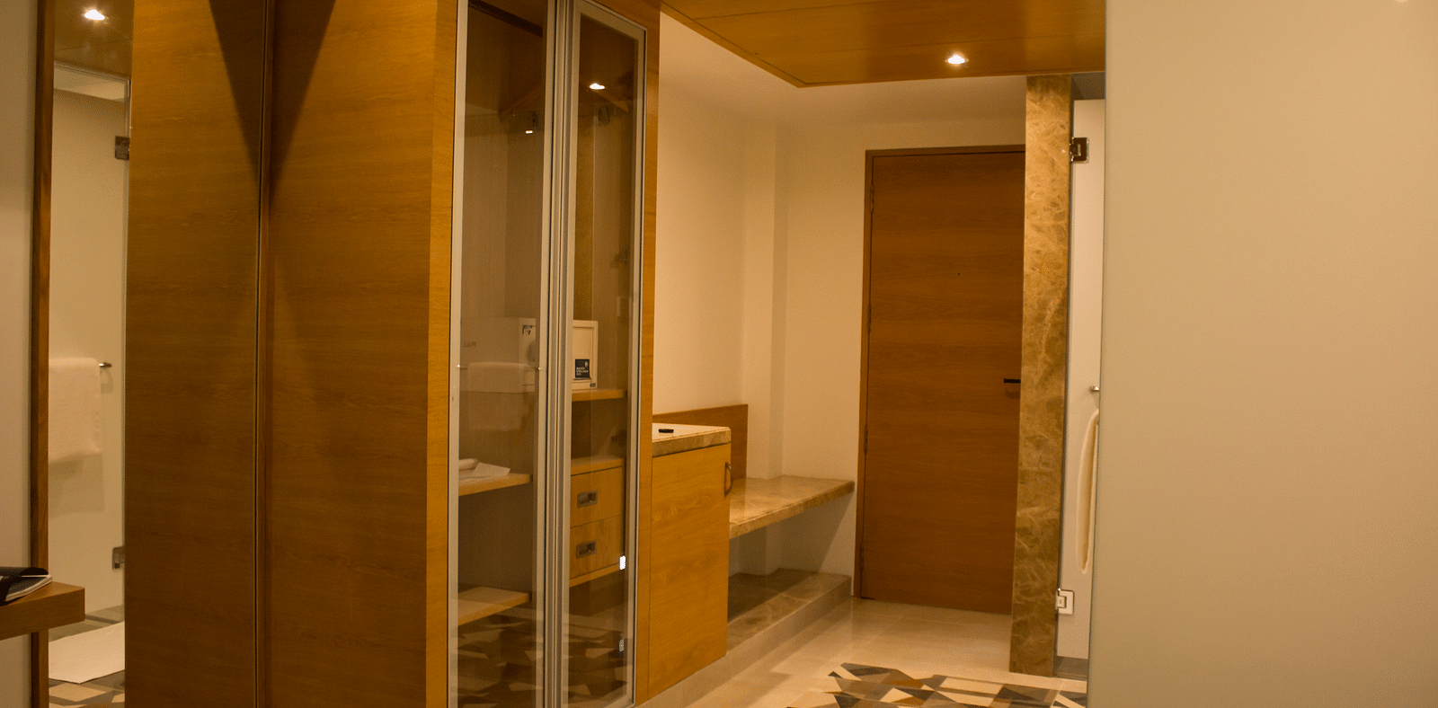 Image of a room with a mirror and a door  | Regency Tirunelveli By GRT Hotels