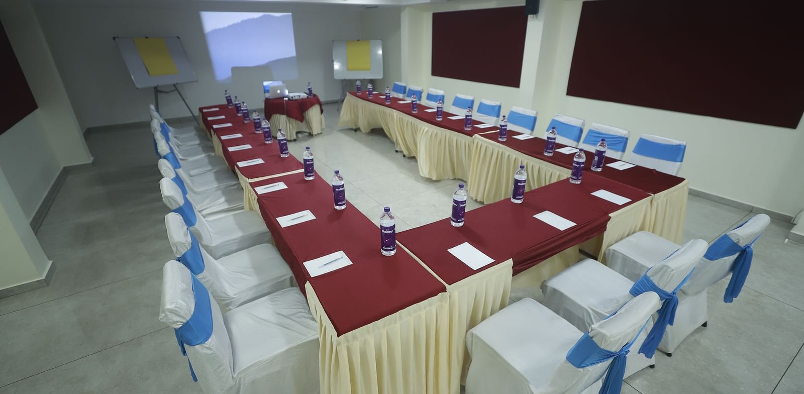 U-shaped arrangement in the Pearl banquet hall at Mountview Resort that is furnished with cloth-covered chairs and tables.