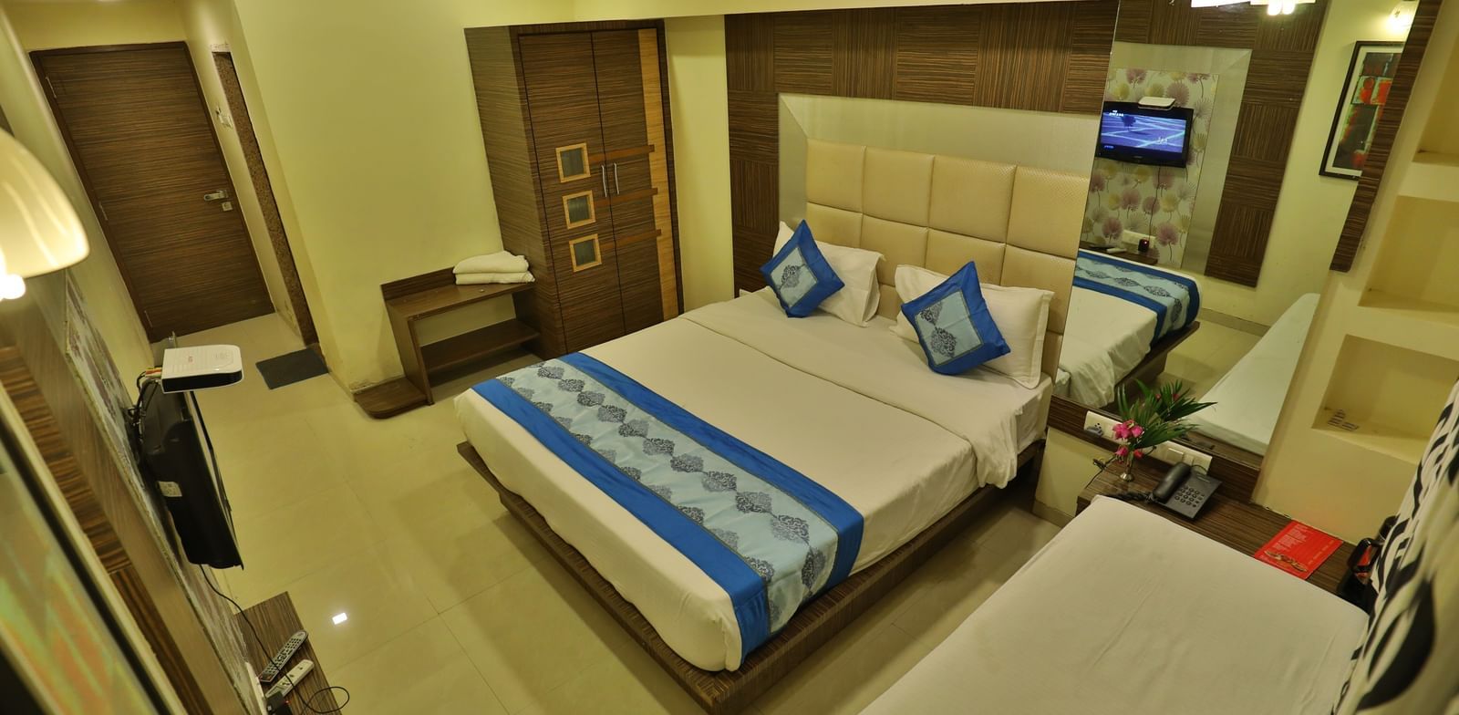 A comfortable room featuring a spacious bed, a television, and a harmonious colour scheme - Retreat Heritage, Lonavala