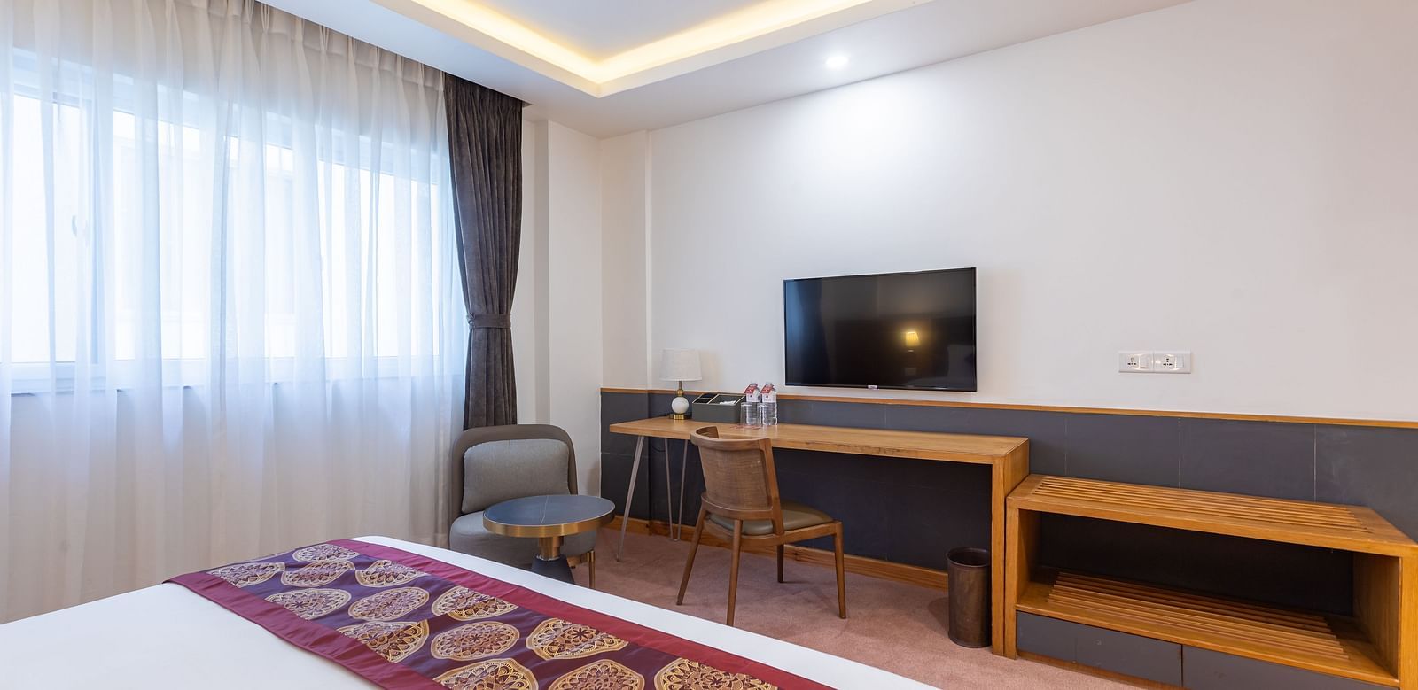 Deluxe King Room Image Number 4
