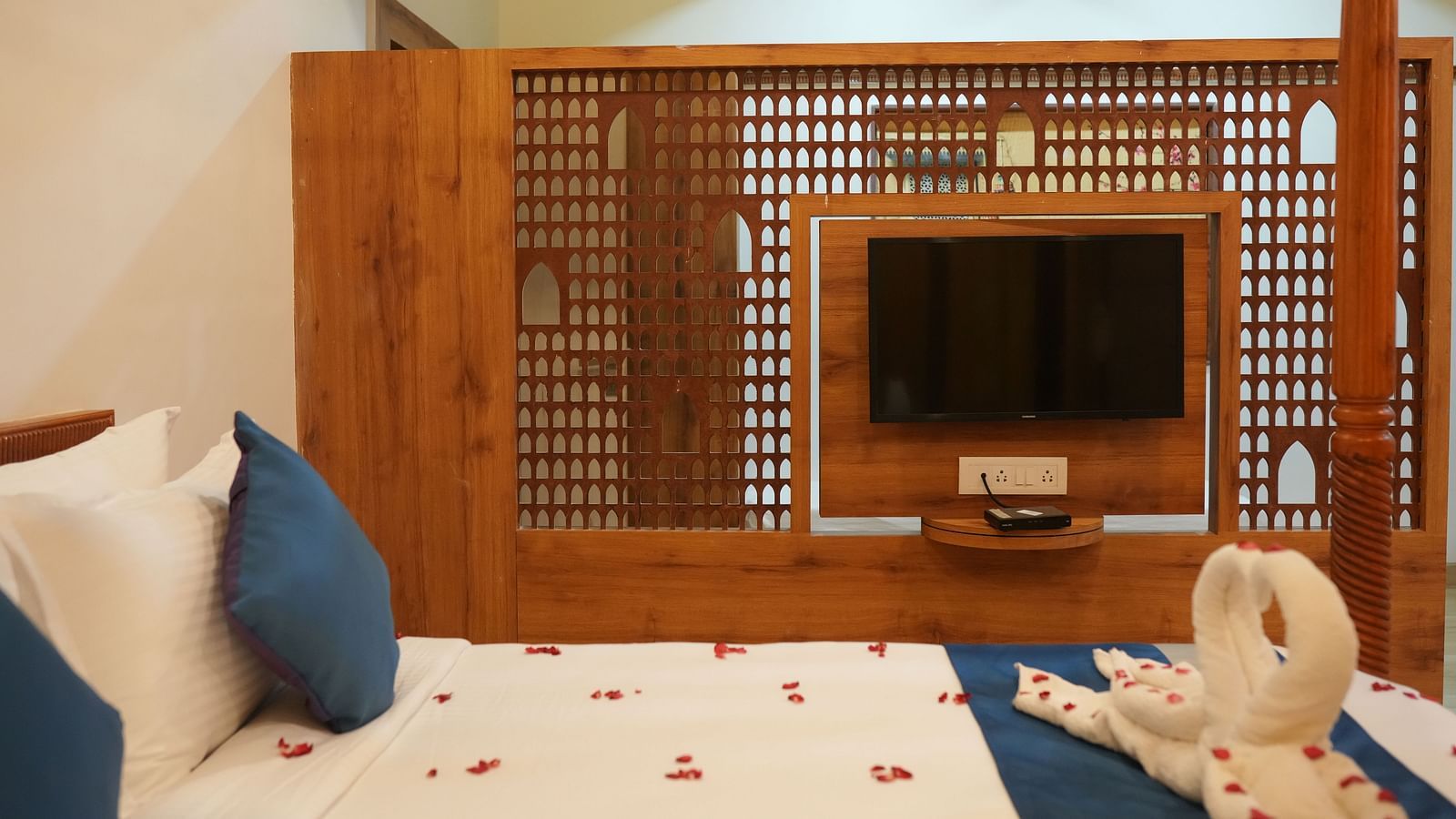 Suit Room (Konkan)4