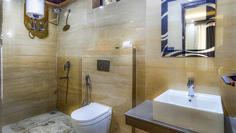 Vinsober Monal, Nainital Nainital executive room bathroom