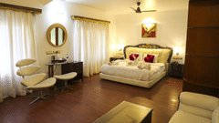 overview of the King Suite - White pearl suites by rosetum 