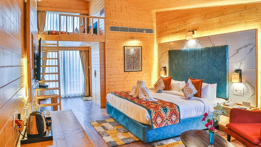 Sajjan Chalet with Private Pool