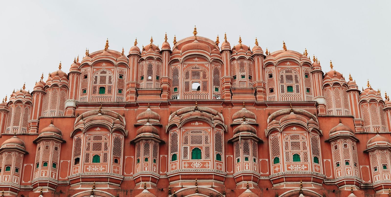 the front view of Hawa mahal, Jaipur.