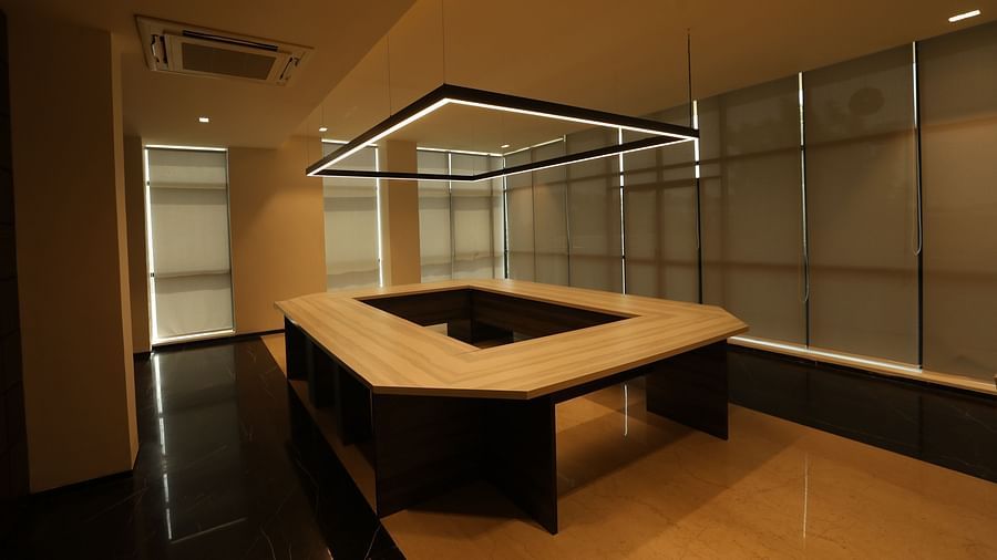 Rectangle conference table in a meeting room