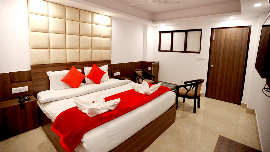 Image of a room with a bed and a seating area on the side at Amara Hill Queen, Mussoorie.